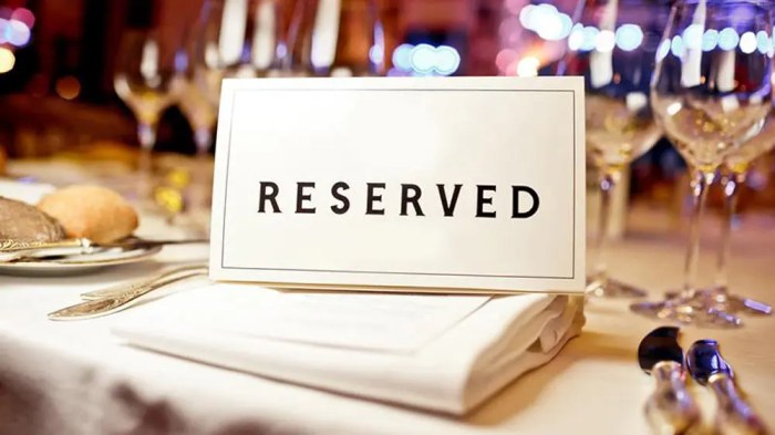How to make a reservation at Restaurante Avenida for family dining